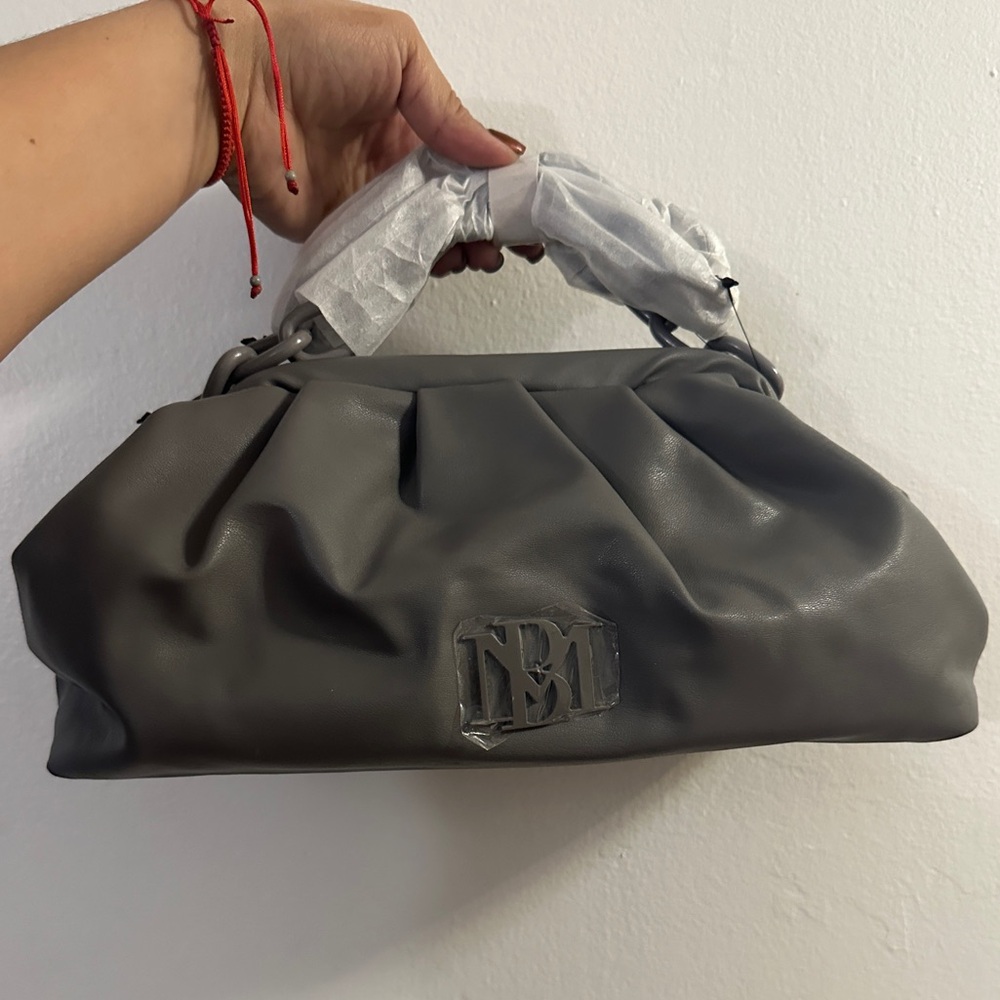 👜NWT BADGLEY MISCHKA GREY WRAPPED FRAME CLUTCH WITH CHAIN STRAP